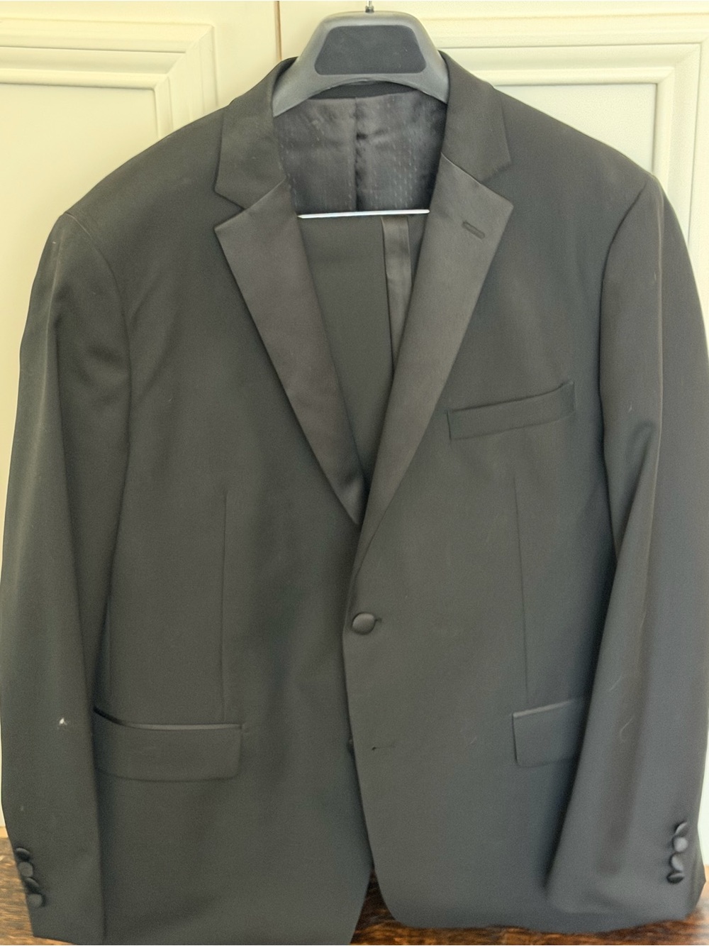 Mantoni Milan Italy Tuxedo Super 140s Wool 46R Black Peak Lapel